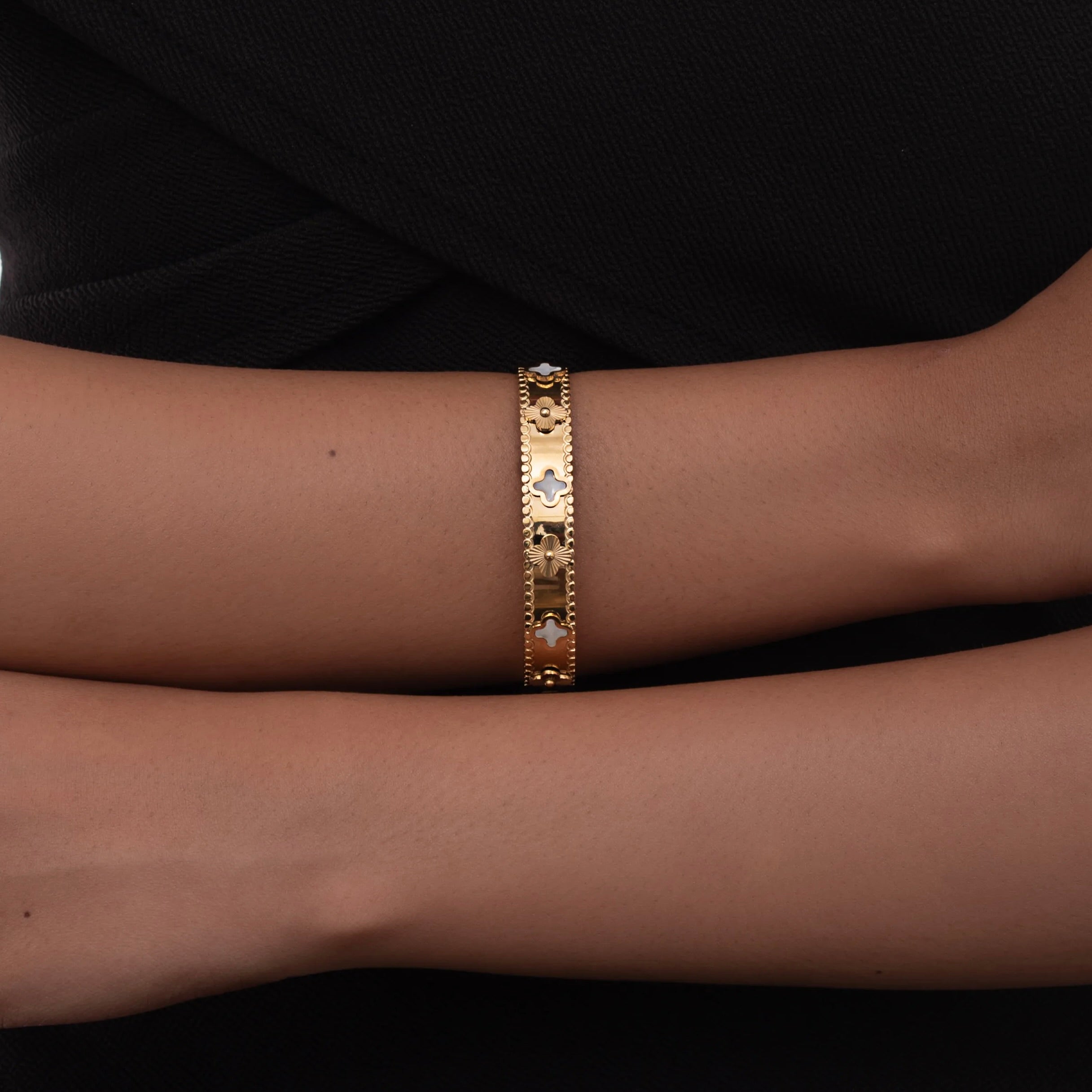 White & Gold Flower Bracelet