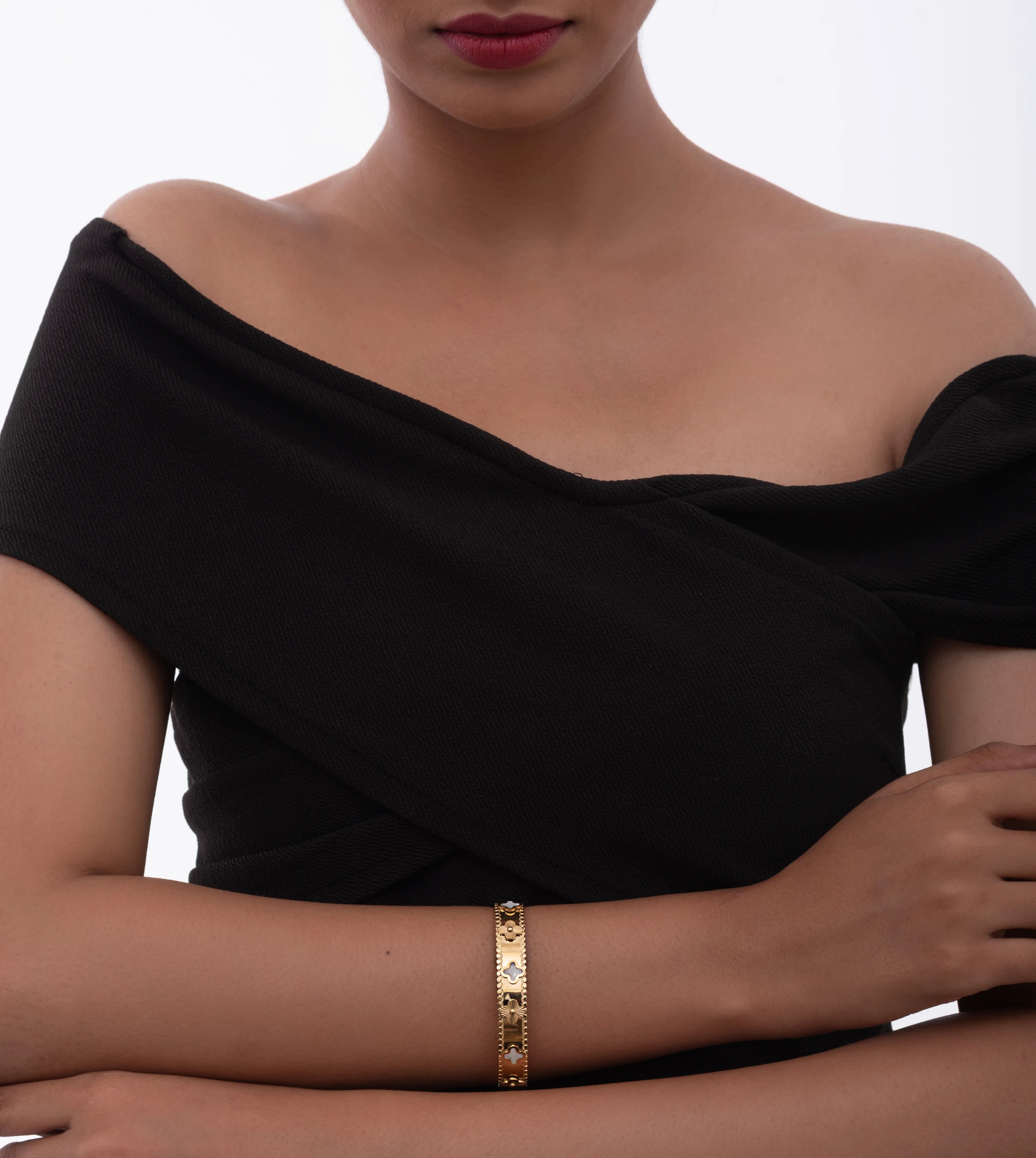 White & Gold Flower Bracelet