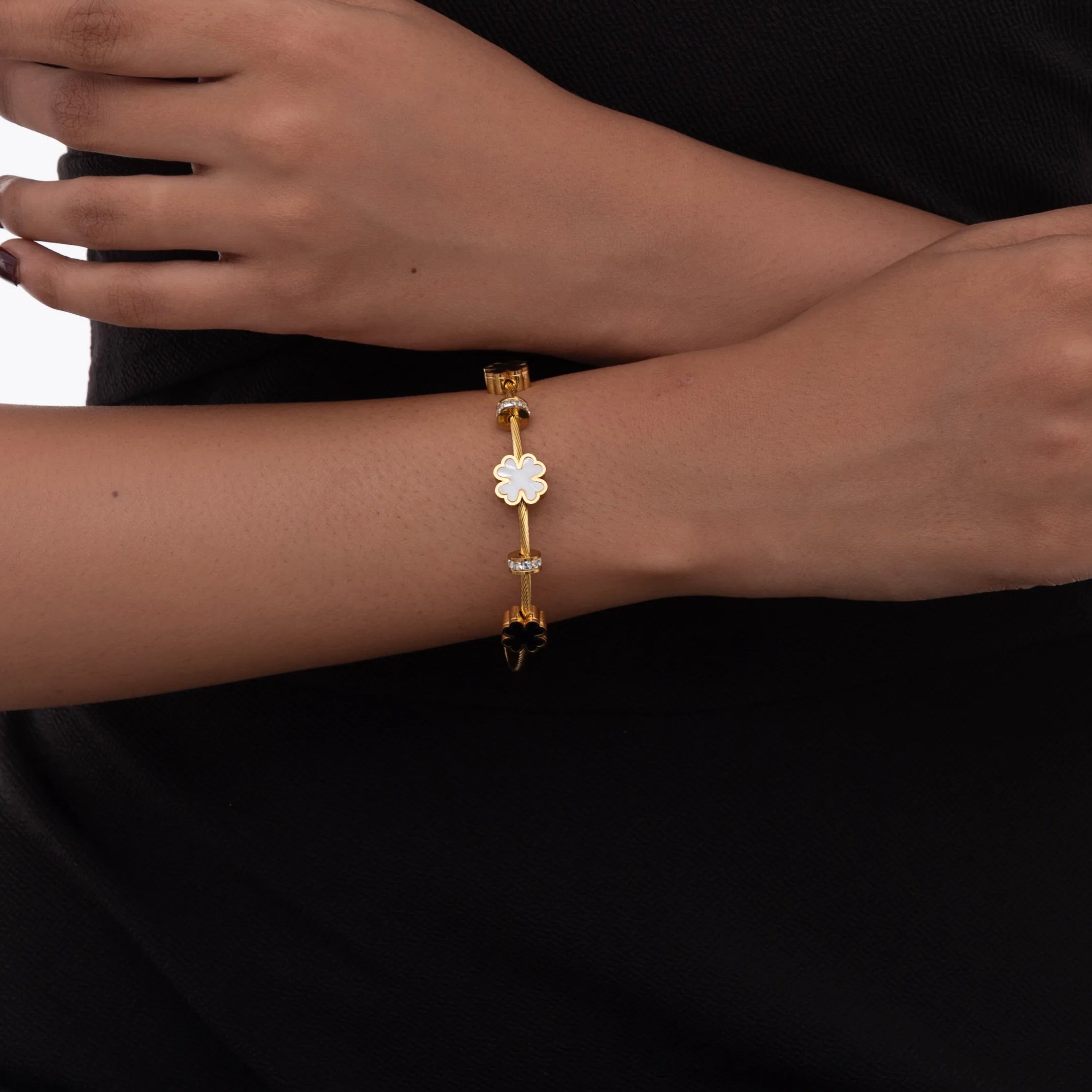 Monochrome flower bracelet