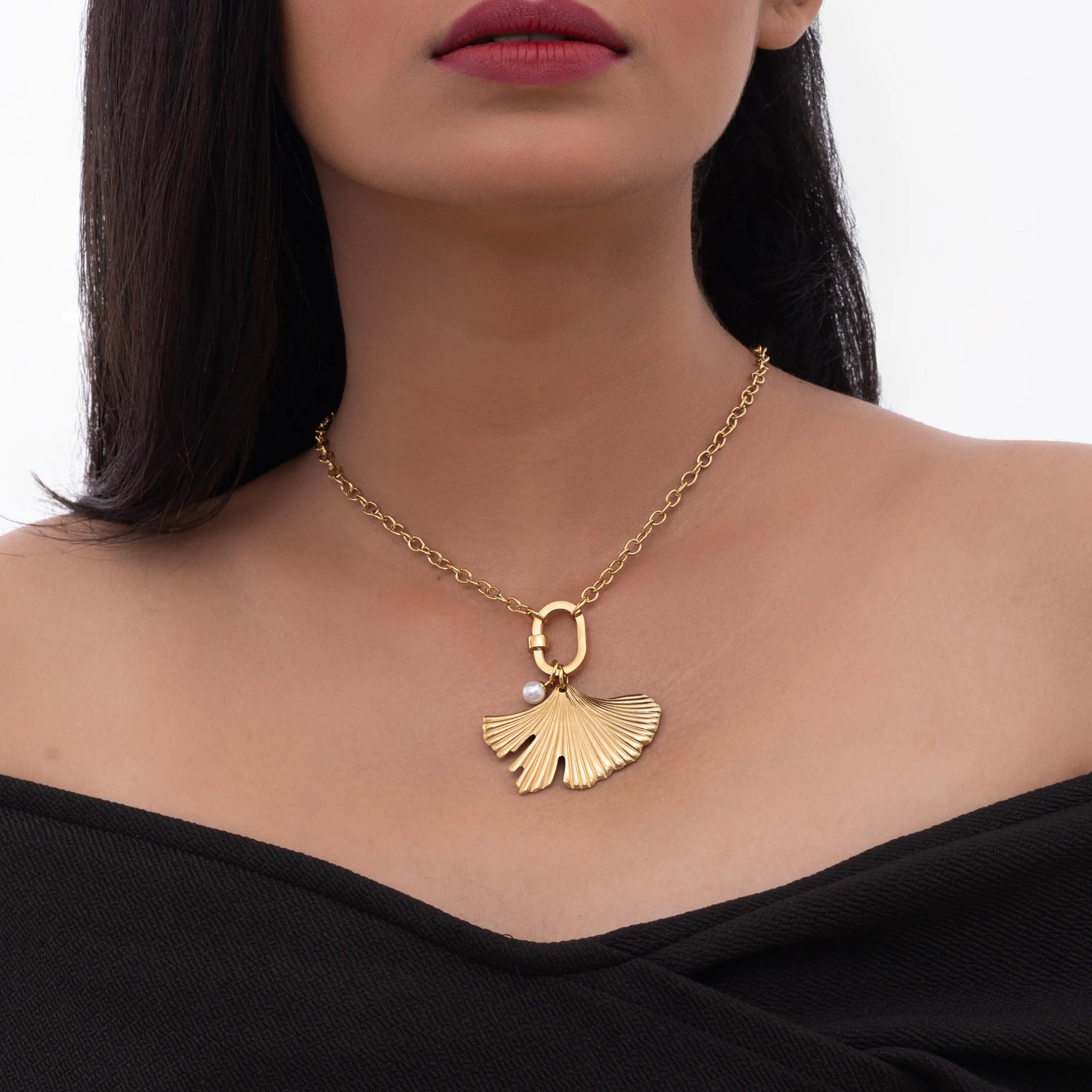Seaside Flower & Pearl Necklace