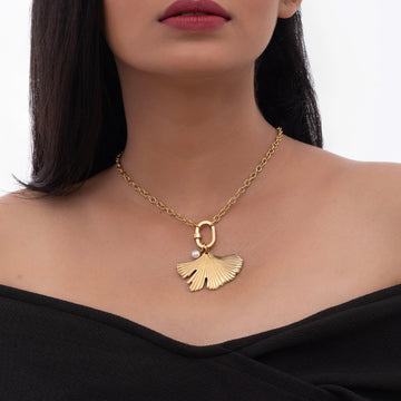 Seaside Flower & Pearl Necklace