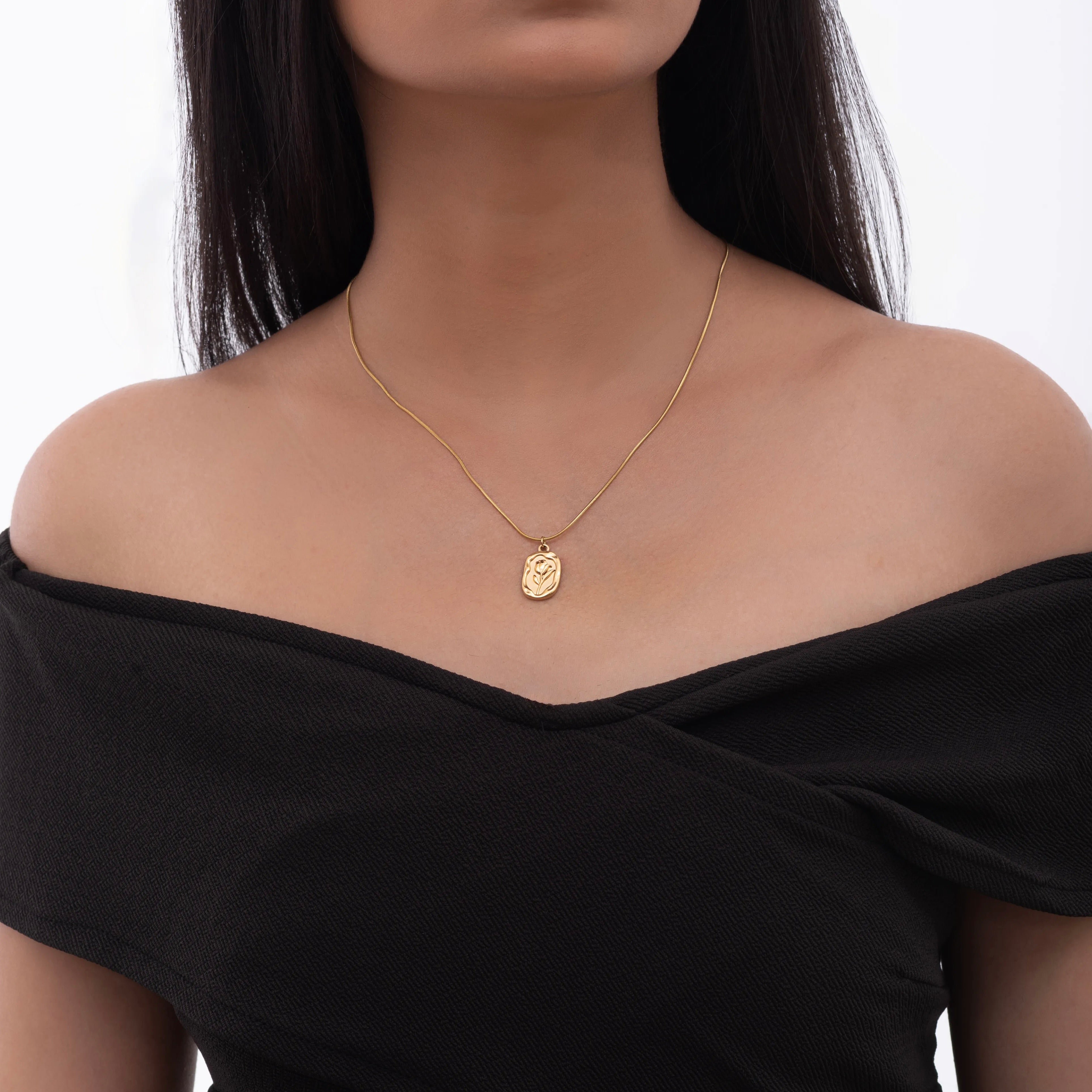 Dainty Gold Flower Pendant Necklace
