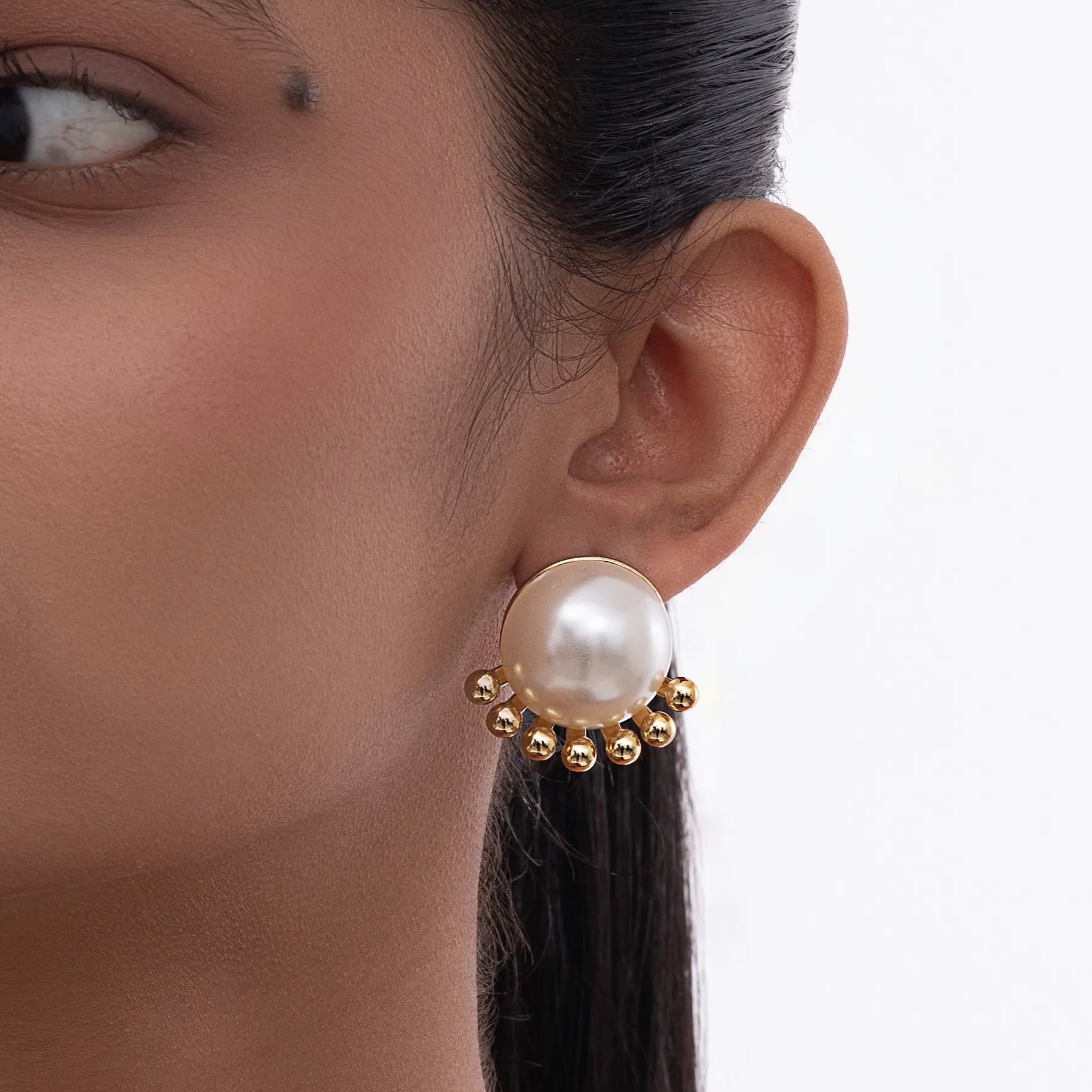 Pearl Majesty Studs