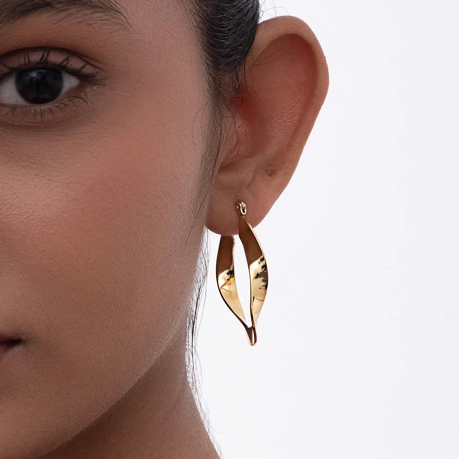 Sleek Oval Hoops