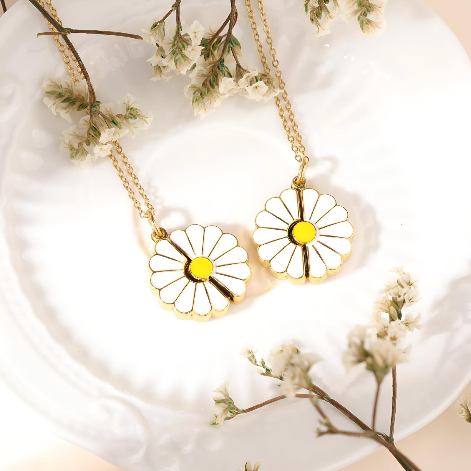 Personalised forever daisy locket