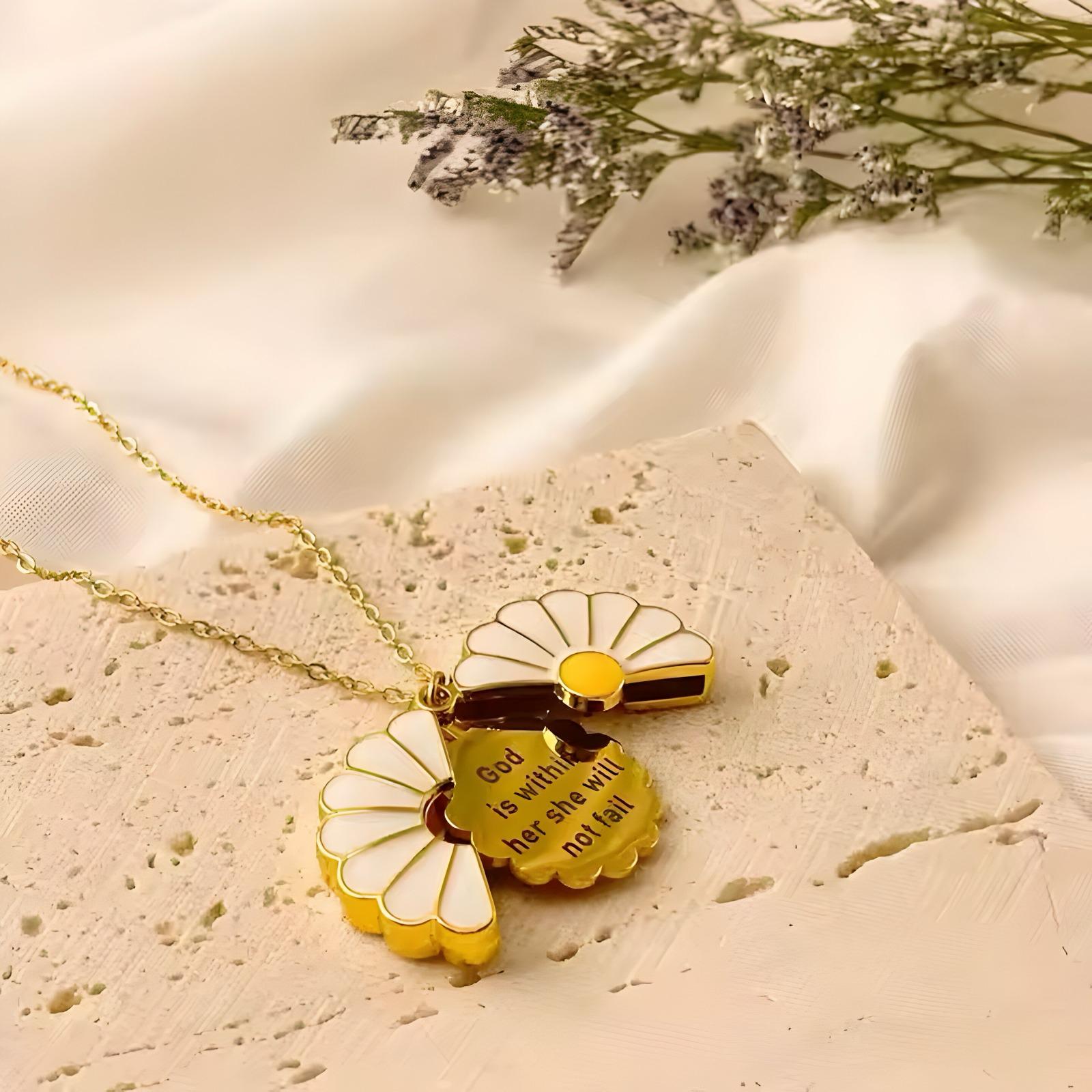 Personalised forever daisy locket